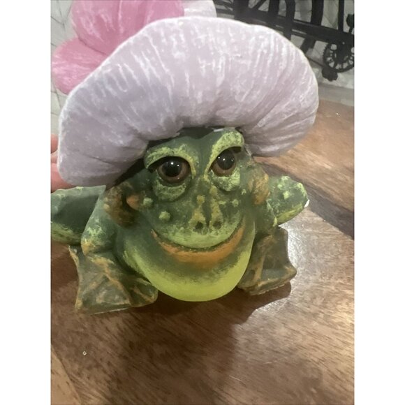 Vintage 90s Pete Apsit Frog Toad Figurine Large Eyes Spring Hat Bee See Pics - Picture 5 of 8